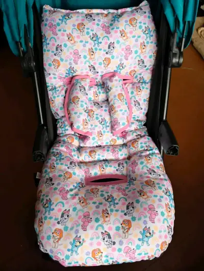 Cojín acolchado para coche de bebé con diseño infantil - miniatura 1