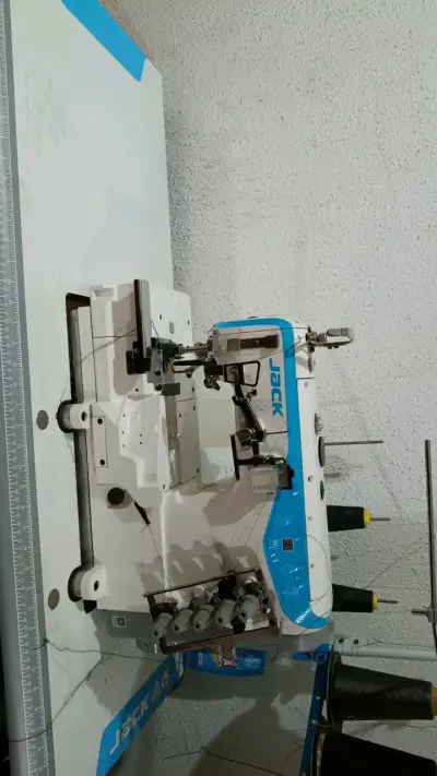 Máquina de Coser Industrial Jack Overlock - miniatura 1