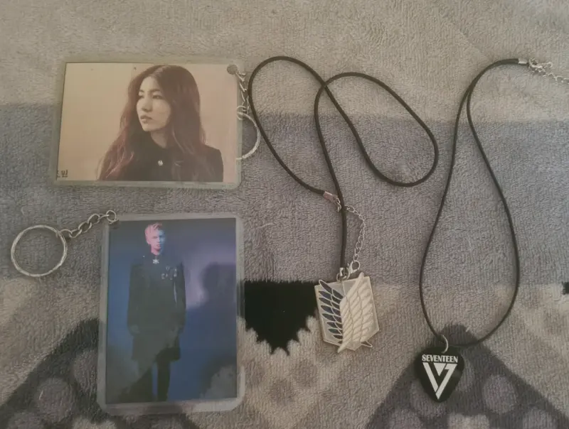 Set de collares y llaveros de K-pop - 2