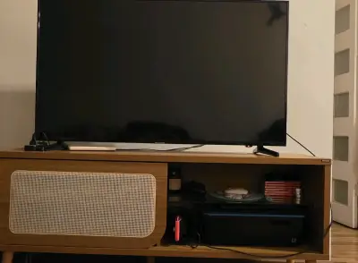Mueble de TV de madera con diseño moderno - miniatura 2