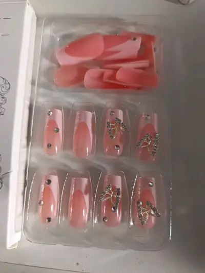 Uñas postizas decoradas con pedrería y lazos - miniatura 1