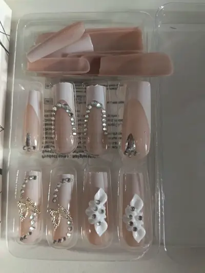 Uñas postizas decoradas con pedrería y lazos - miniatura 2
