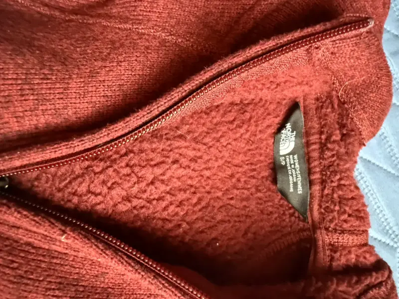 Chaqueta de lana roja The North Face con capucha - 2