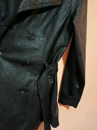 Abrigo negro de cuero sintético Wados con diseño i - miniatura 1