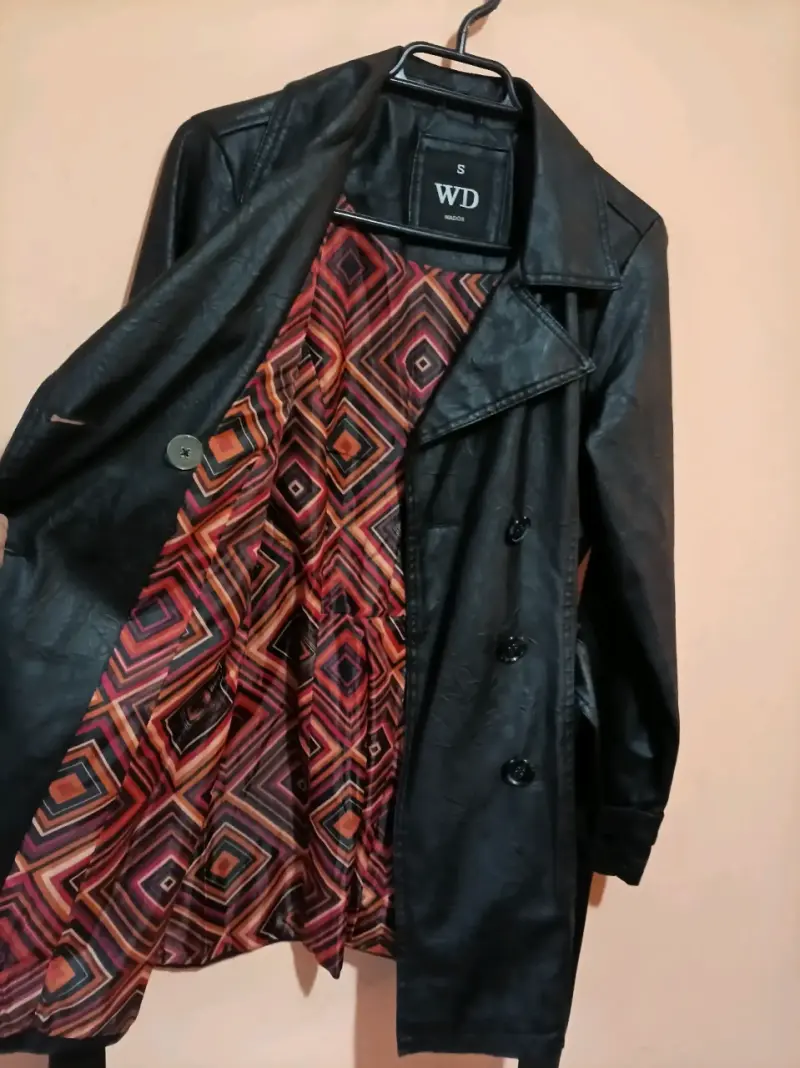 Abrigo negro de cuero sintético Wados con diseño i - 3