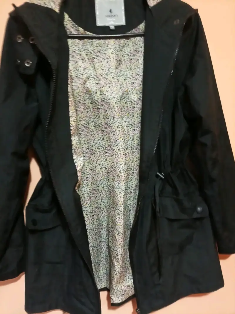 Parka negra con forro floral Newport talla M - 2