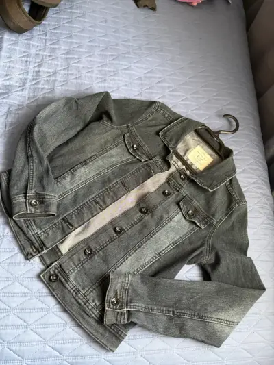 Chaqueta de mezclilla gris para mujer - miniatura 1