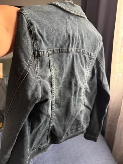 Chaqueta de mezclilla gris para mujer - miniatura 3