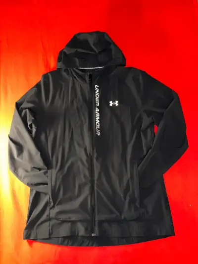 Chaqueta deportiva negra Under Armour con capucha - miniatura 1