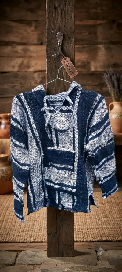 Poncho artesanal de lana con diseño étnico - miniatura 3