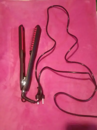 Plancha de Pelo Alisadora Negra - miniatura 2