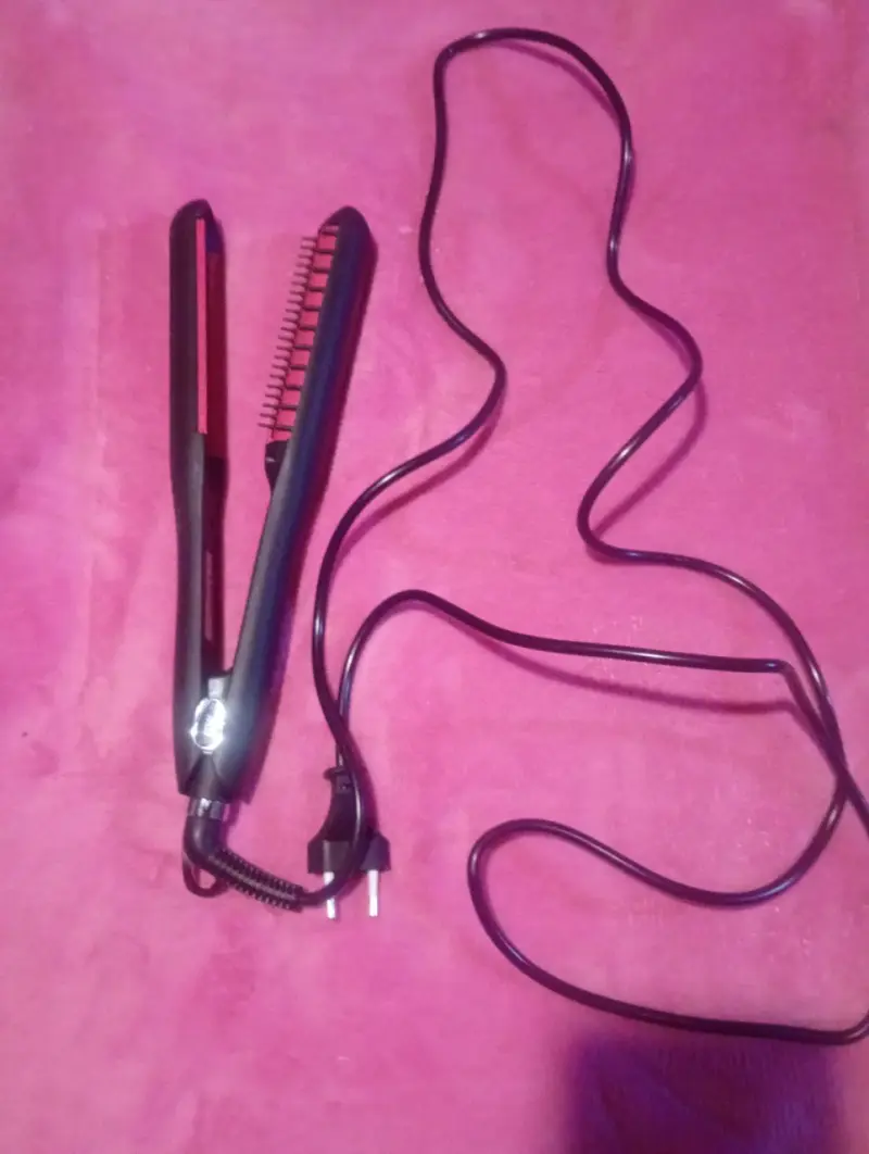 Plancha de Pelo Alisadora Negra - 3