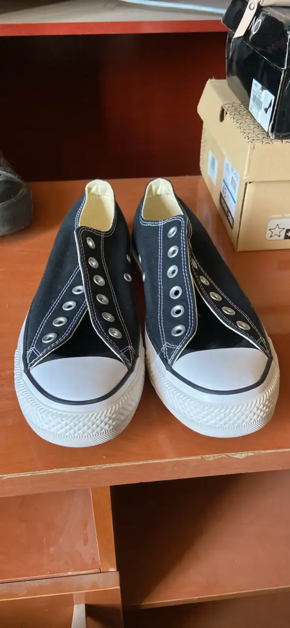 Zapatillas negras Converse All Star sin cordones - 1