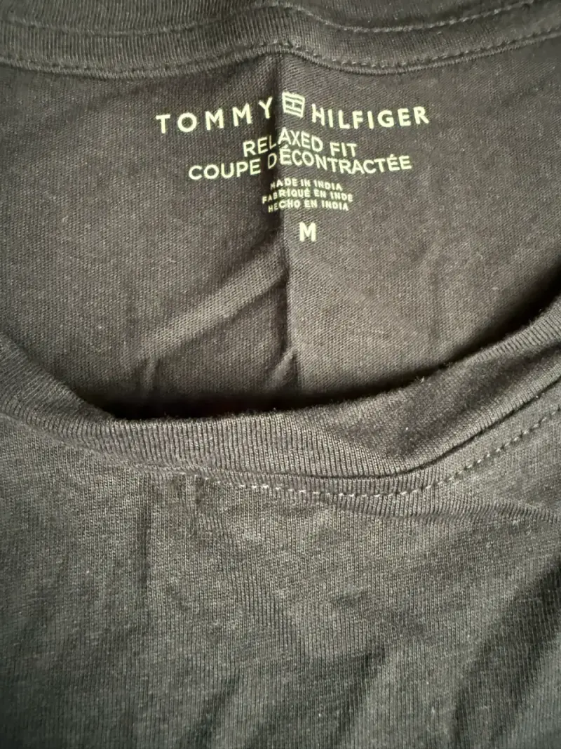 Polera Tommy Hilfiger azul con diseño de franjas - 2