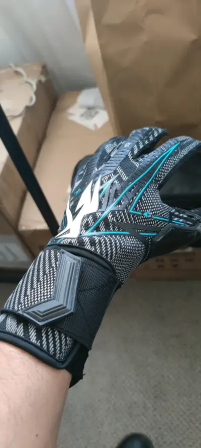Guantes de portero KALIAGEER con diseño moderno - miniatura 1
