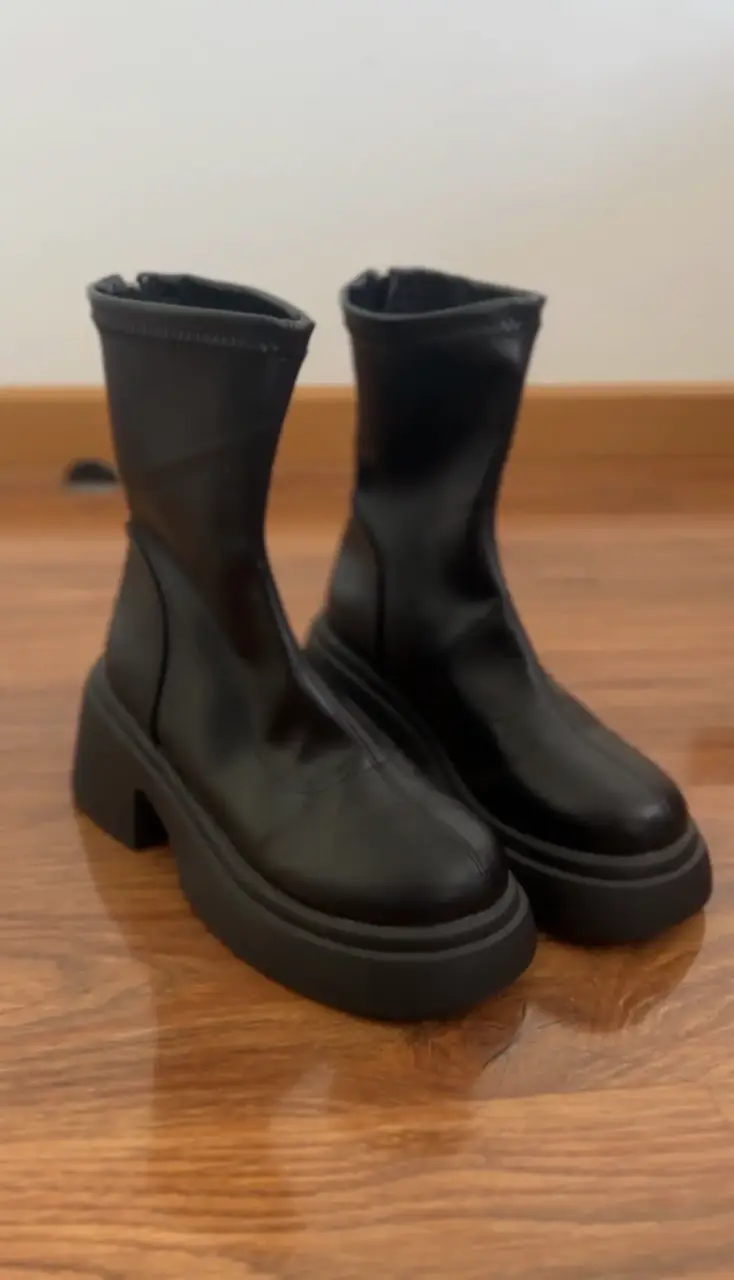 Botines negros de cuero con plataforma