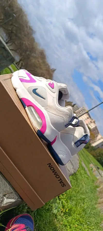 Zapatillas Nike blancas con detalles rosados - miniatura 3