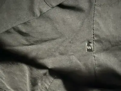 Bolero negro con diseño fruncido para mujer - miniatura 2