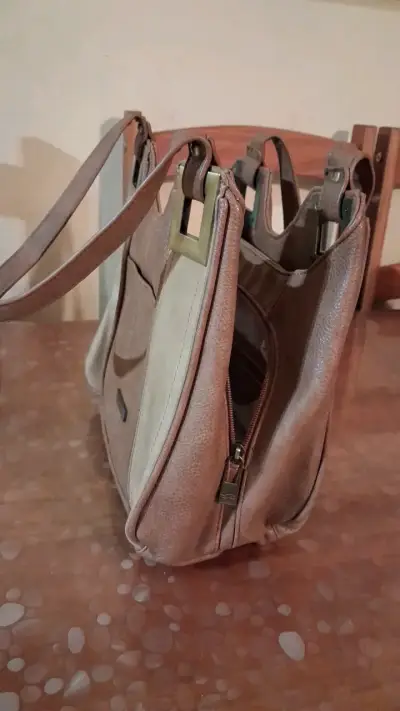 Bolso de cuero marrón con múltiples compartimentos - miniatura 4