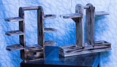 Estantes de madera rústicos para botellas - miniatura 1