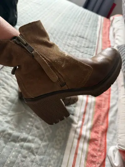 Botines de cuero marrón CAT con plataforma - miniatura 3
