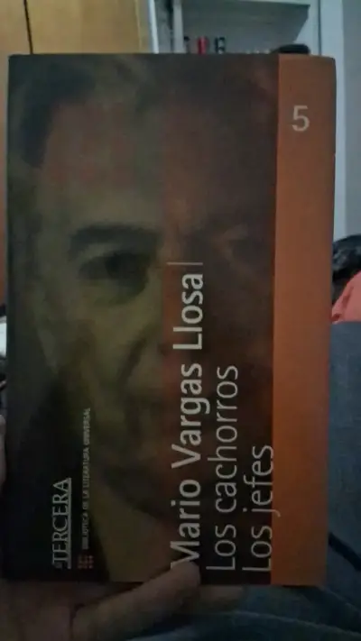 Libro Mario Vargas Llosa Los Cachorros Los Jefes - miniatura 1