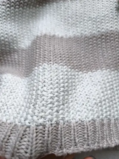 Suéter de rayas beige y blanco talla L - miniatura 2