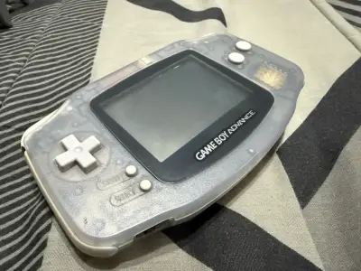 Consola portátil Game Boy Advance transparente - miniatura 1