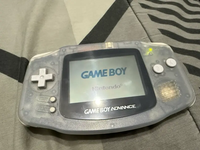 Consola portátil Game Boy Advance transparente - 3