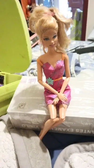 Muñeca Barbie articulada - miniatura 3