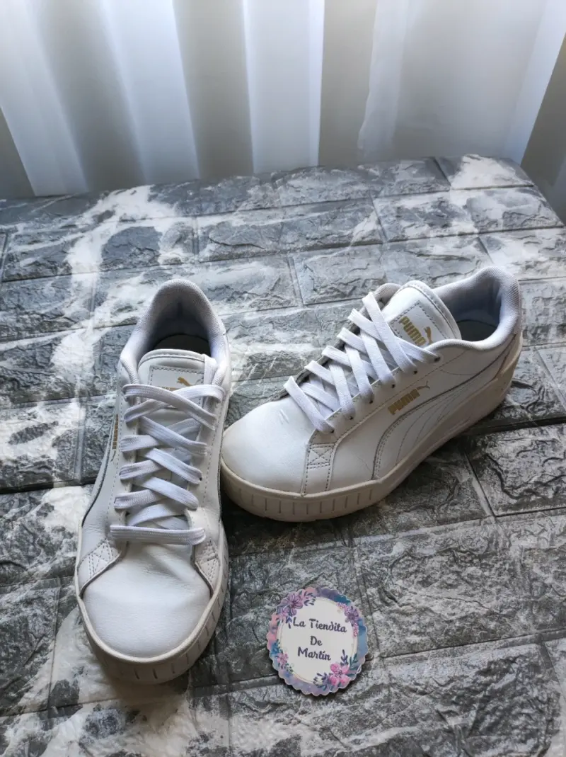 Zapatillas blancas Puma para mujer - 4