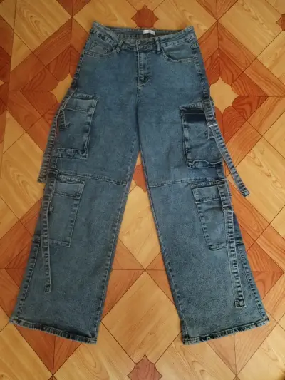 Pantalones cargo de mezclilla para mujer - miniatura 2
