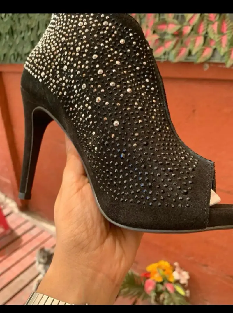 Botines de tacón alto con brillantes negros - 1