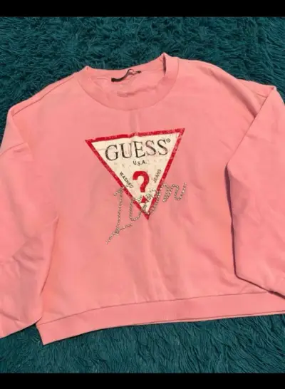 Polerón rosa Guess con logo frontal - miniatura 1