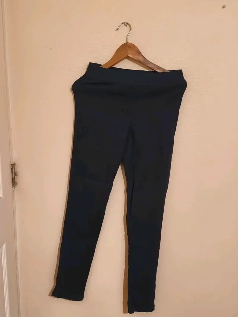Pantalones negros ajustados para mujer