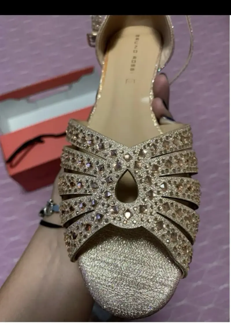 Sandalias doradas brillantes para fiesta - 2