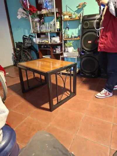 Mesa de centro de madera y metal estilo industrial - miniatura 2