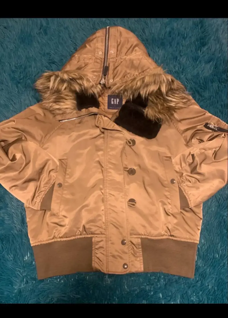 Chaqueta GAP con capucha de piel sintética - 1
