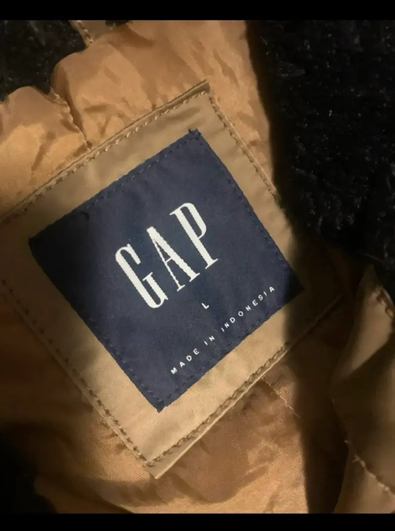 Chaqueta GAP con capucha de piel sintética - 3