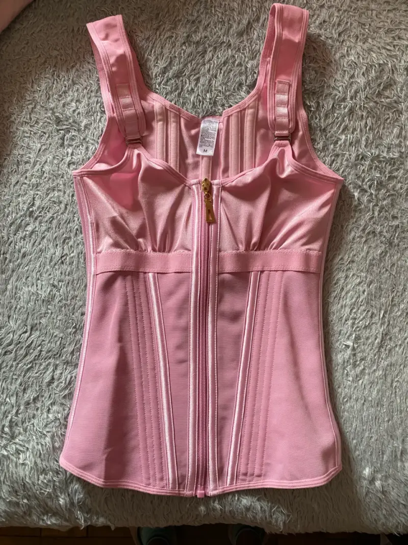 Corset moldeador rosa con cierre frontal