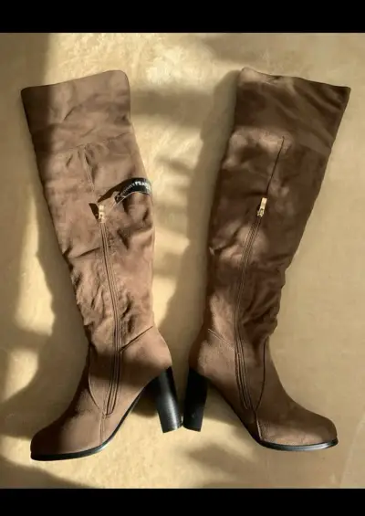 Botas largas de tacón alto color marrón - miniatura 1