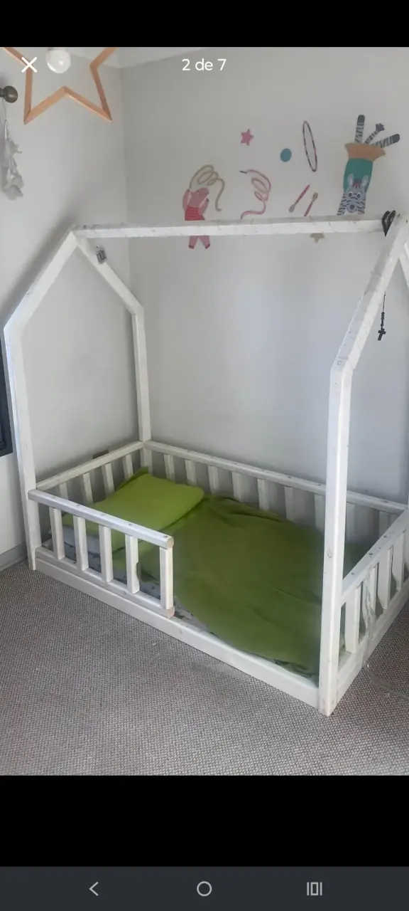 Cama infantil de madera estilo casita