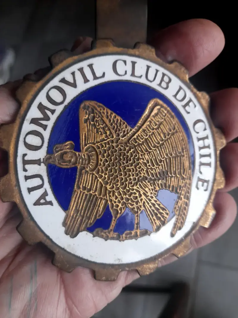 ANTIGUA INSIGNIA AUTOMOVIL CLUB CHILE - 5