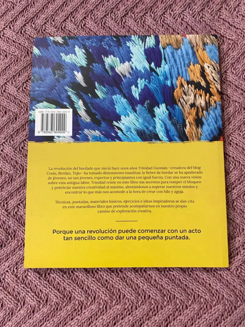 Libro La Revolución del Bordado por Trinidad Guzmán - 2
