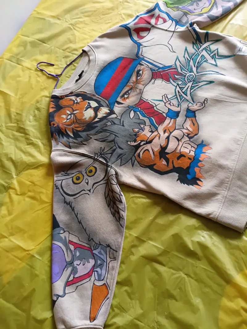 Polerón con diseño de personajes animados - 3