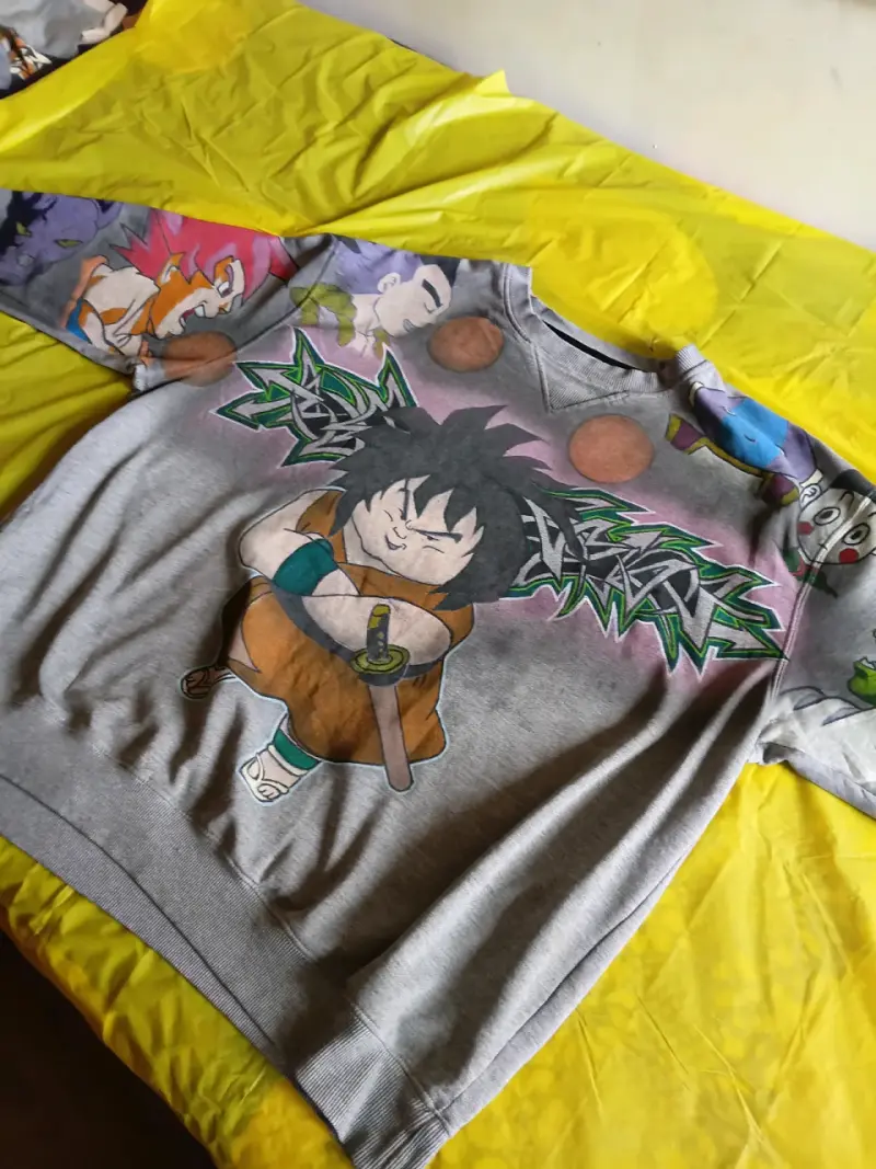 Polerón anime con diseño de personajes - 2