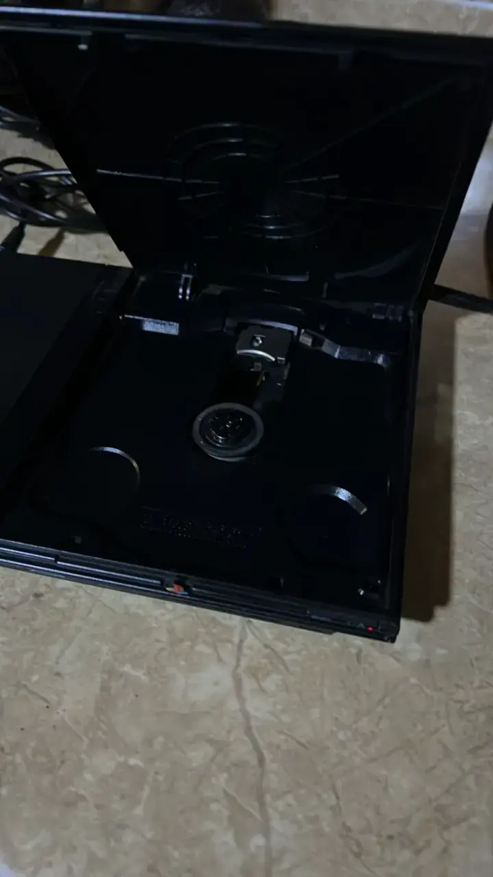 Consola PlayStation 2 Slim con control y cables - 2