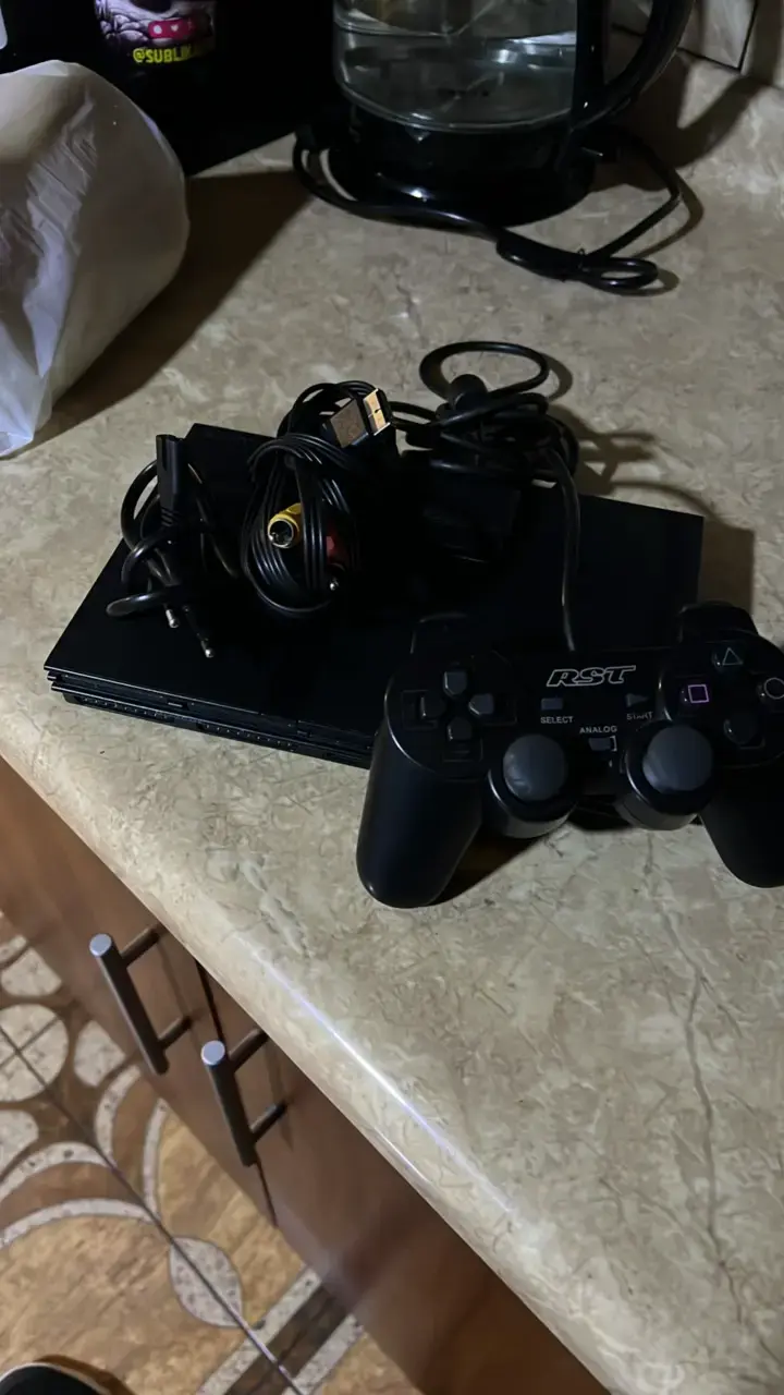Consola PlayStation 2 Slim con control y cables - 4
