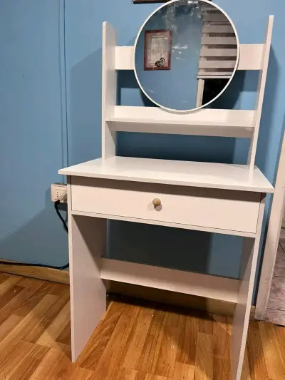 Tocador blanco moderno con espejo - miniatura 2
