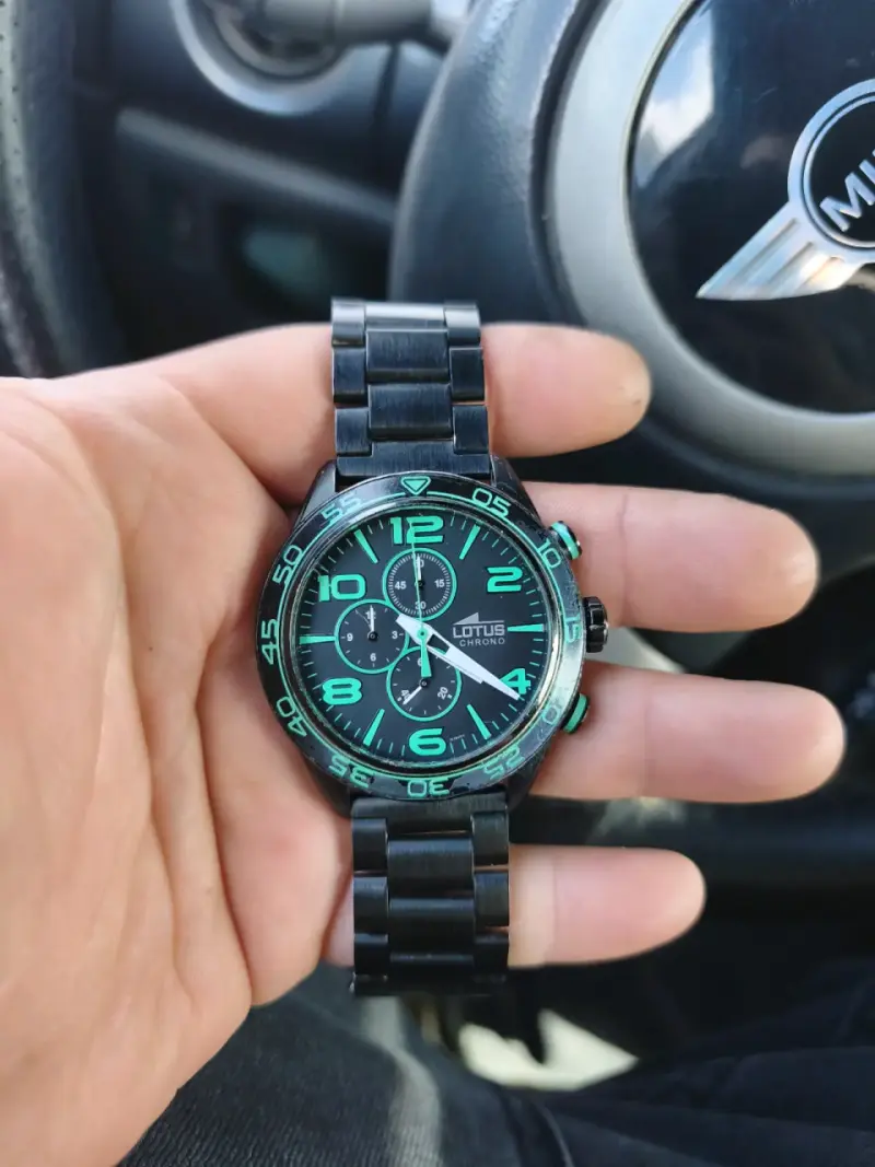 Reloj Lotus Chrono negro con detalles verdes - 1